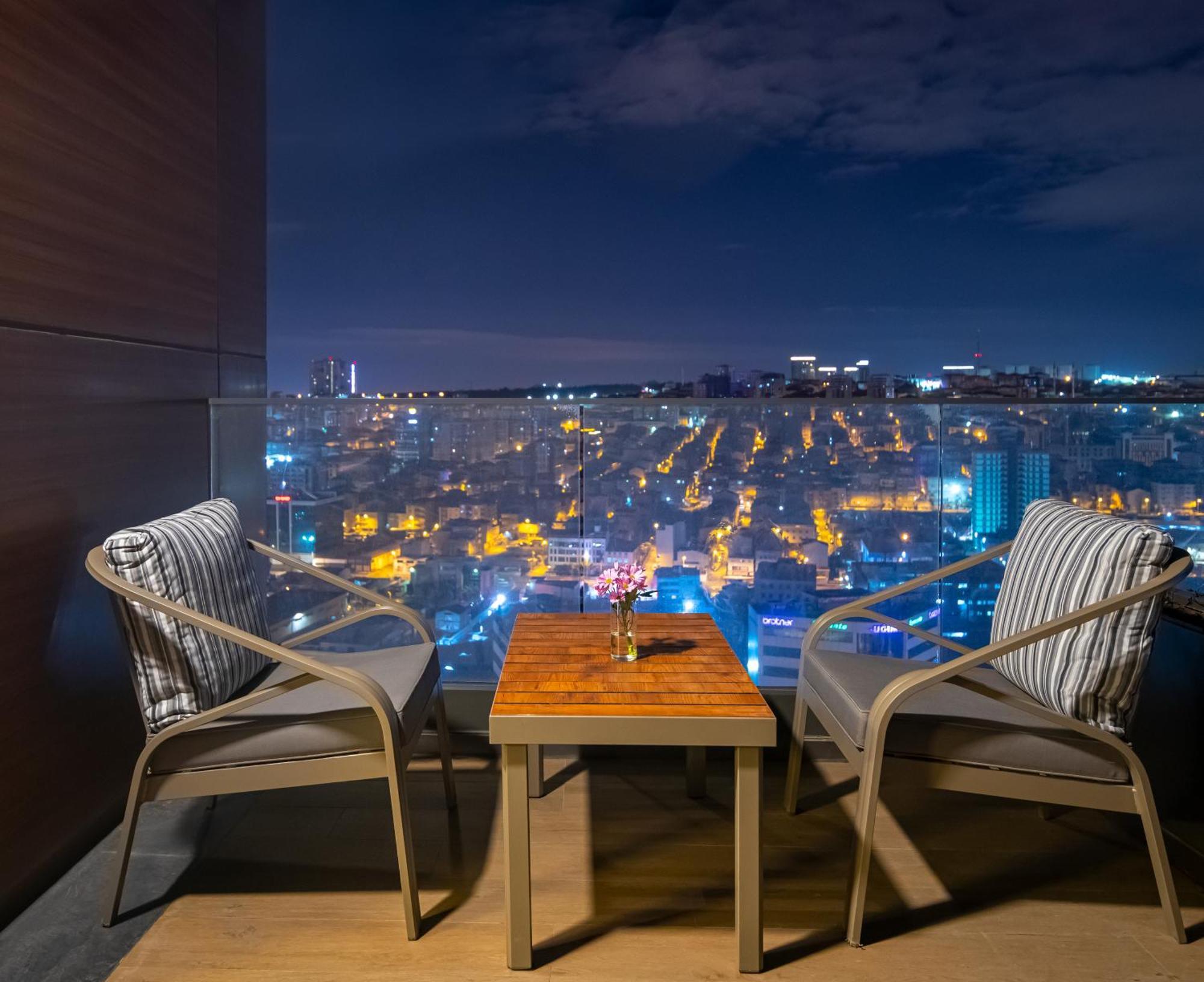 Movenpick Living Istanbul West酒店 外观 照片 View from the balcony of a suite